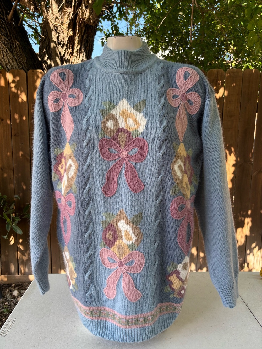 1989-1990s Vintage "Adorable Bouquet of Flowers" Mock Neck Acrylic sweater sz M.